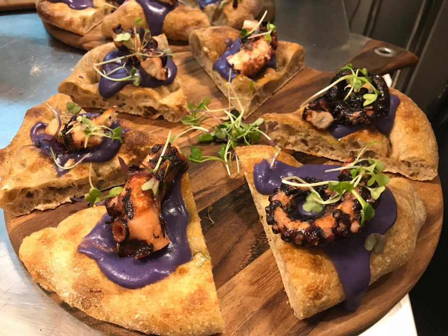 Crema  di patata viola e polpo alla griglia
