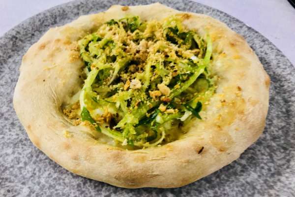 Pizza baccalà e puntarelle alla romana