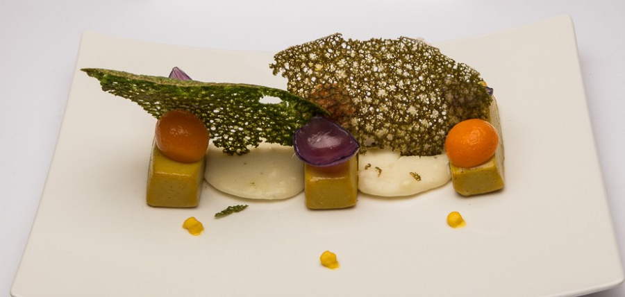 Cremini di ceci alla curcuma con zucca e petali di cipolla in agro-dolce