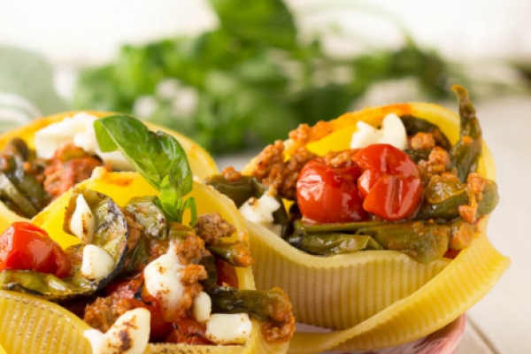 Caccavelle con ragù di peperoncini verdi e fior di latte di Agerola
