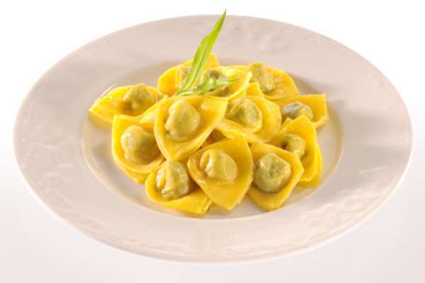Agnolotti ripieni di Genovese, burro nocciola al timo e riduzione di manzo