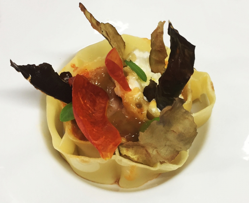 Cuori innamorati con mousse di ricotta e salsa alla norma