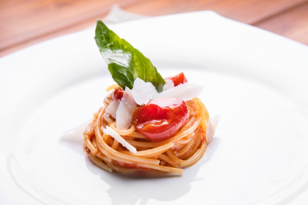 Spaghetti di Gragnano con pomodorino del piennolo