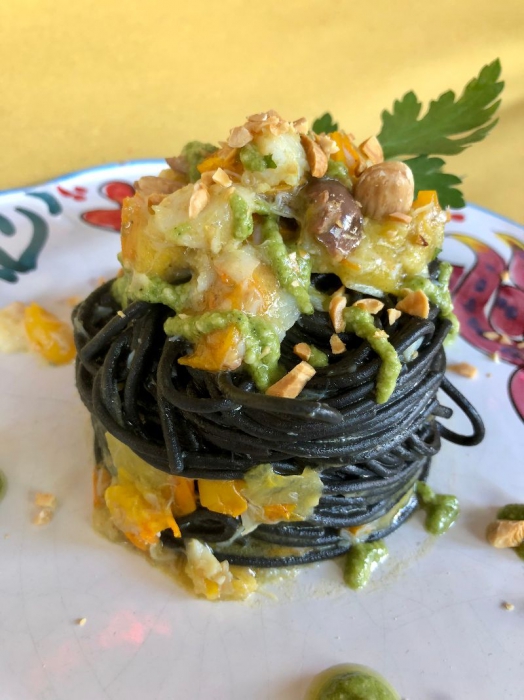 Spaghetto nero, datterino giallo e baccalà