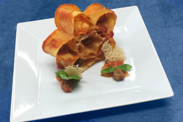 Stella di pasta di Gragnano al forno con pomodori