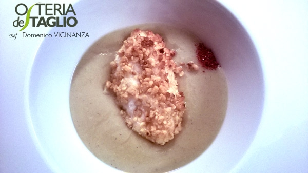 Gnocco di baccalà mantecato, su crema di cicerchie e polvere di peperone crusco