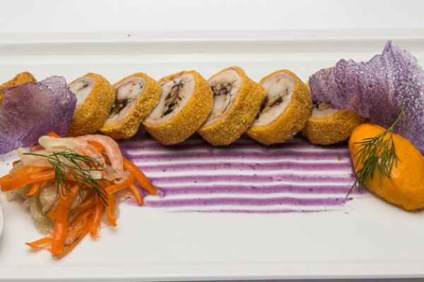 Lombo di coniglio in doppia cottura con farcia mediterranea e la sua salsa