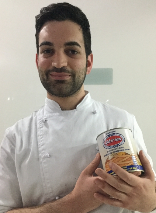 Insalatina di grano, triglie e verdure marinate all'arancia