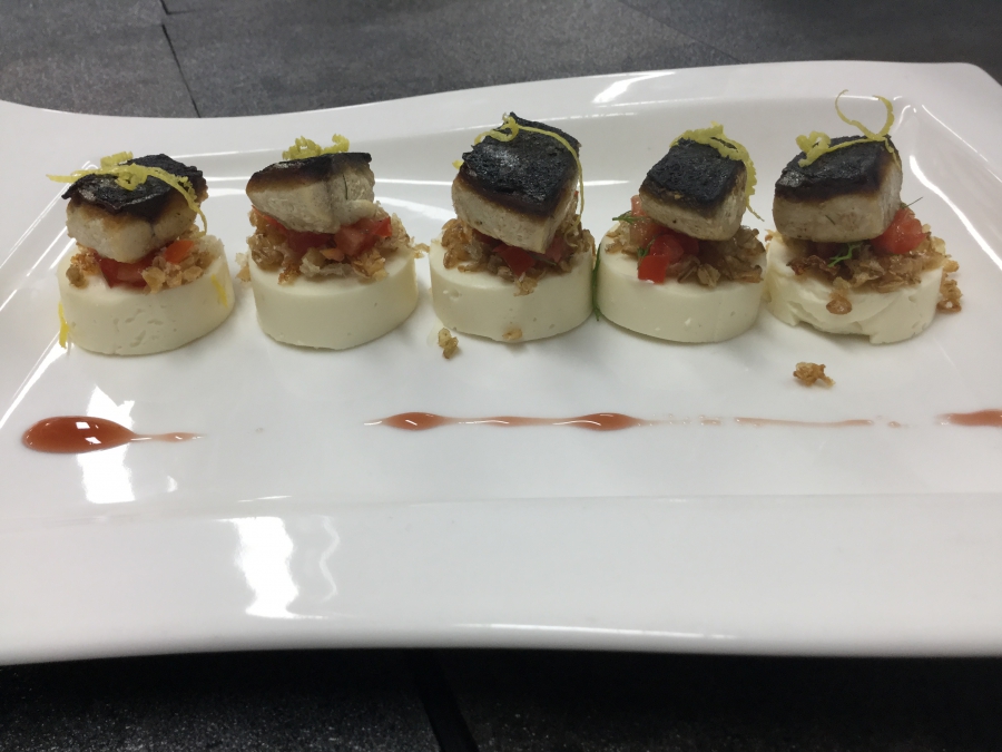 Panna cotta di grano, Martini dry, tonno rosso e pomodoro