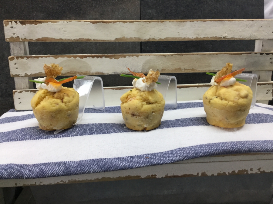 Muffin salati con grano, yogurt e cipollina