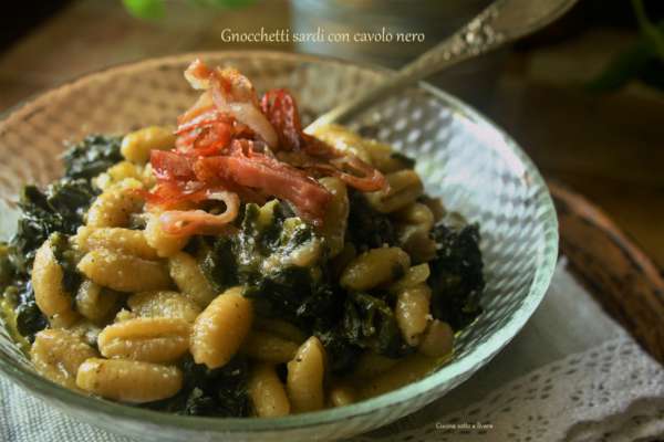 Gnocchetti sardi con cavolo nero e scamorza