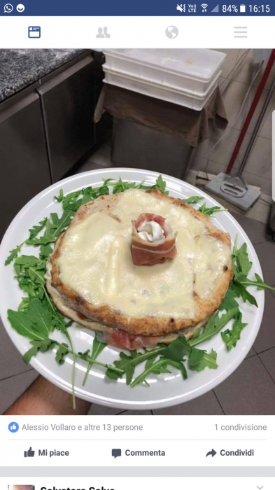 Panuozzo rotondo con crosta di emmenthal 
