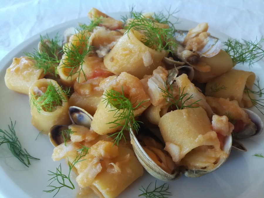 Calamarata con baccalà, frutti di mare e crema di pasta e patate