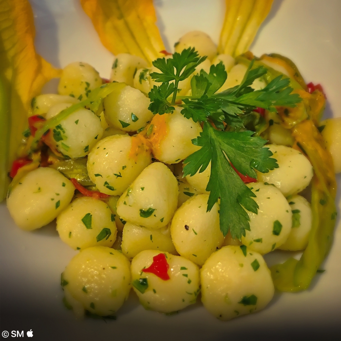 Gnocchetti di Patate alla Colatura di Alici e Fiori di Zucca di Silvio Martuscelli
