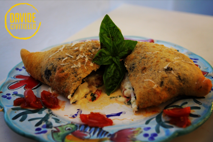 Pizza fritta bianco nera 