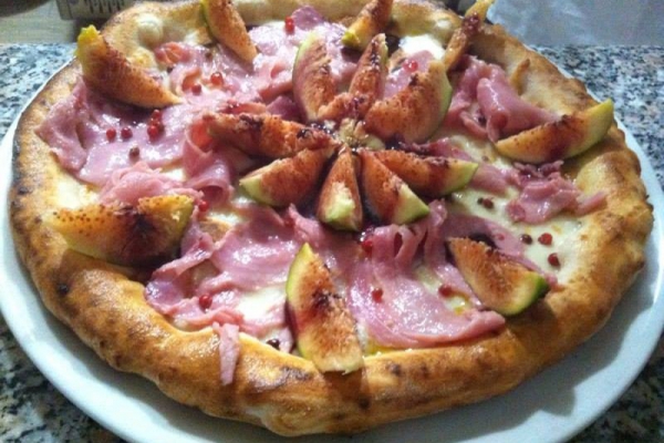 Pizza fichi e tonno marinato