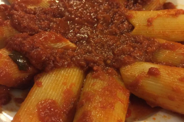 Pennoni rigati al ragù di Don Gaetano