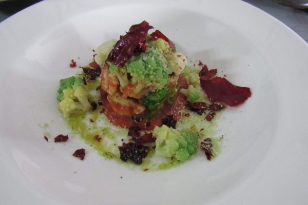 Broccoli di stagione con gelè di pomodoro, peperone crusco e briciole croccanti di pane casereccio