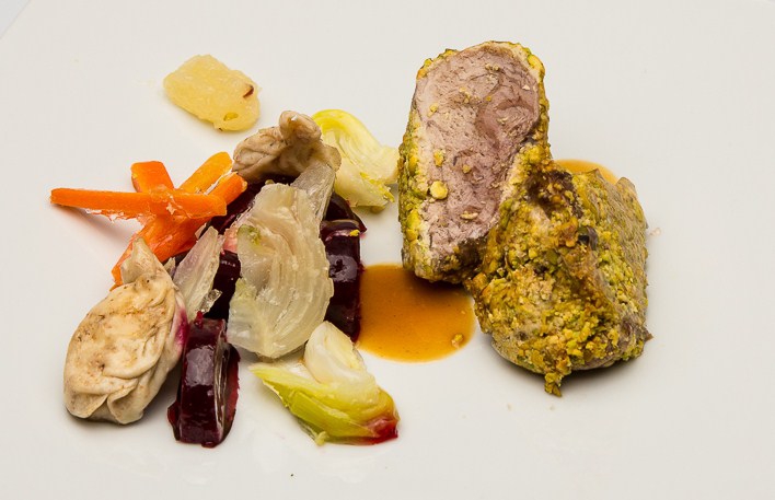 Filetto di lattonzo in crosta di pistacchi culurgiones di ovinsard