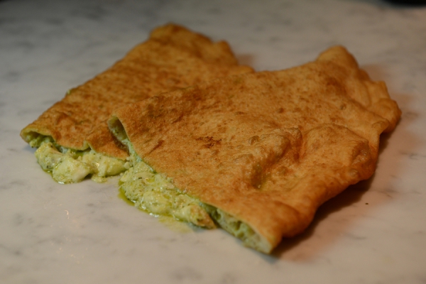 Pizza Fritta Vegetariana con Pesto Fresco di Basilico 