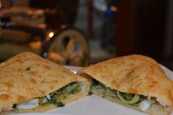 PIZZA FRITTA BACCALA' E SCAROLA