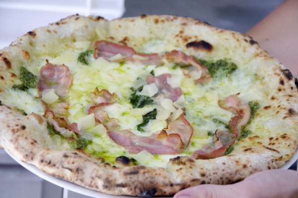 Pizza al pesto di rucola