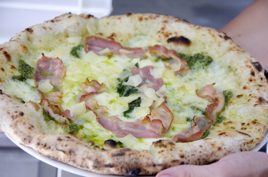 Pizza al pesto di rucola