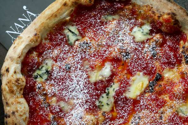 Pizza dolce al pomodoro