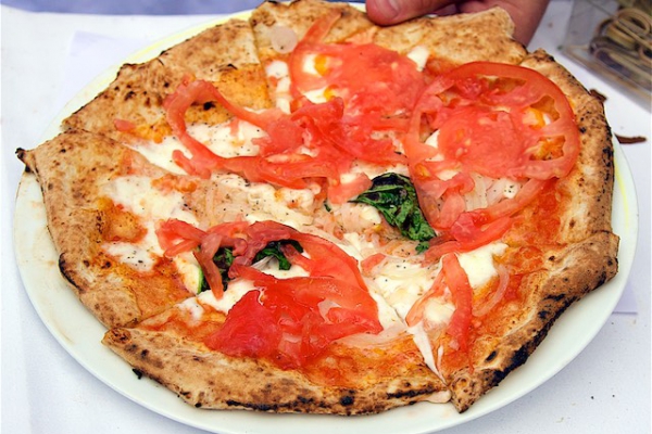 Sorrentina la pizza con Pomodoro di Sorrento