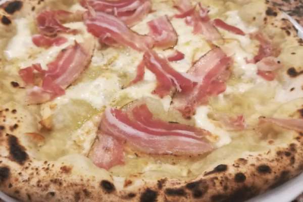 Pizza tirolese